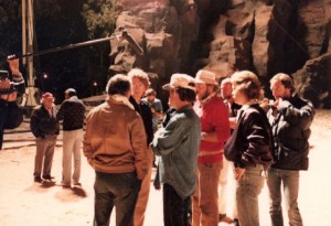 David Lynch consults with Freddie Francis, Kit West and others on the Estudios Churubusco backlot during the shooting of Dune (1984)