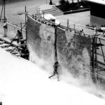 Paul (Kyle MacLachlan) gets a grip on the "worm" on the studio backlot during the shooting of David Lynch's Dune (1984)