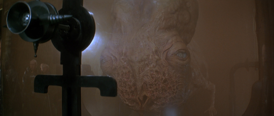 A Third Stage Navigator pays a visitor to the Emperor in David Lynch's Dune (1984)