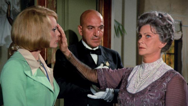 Lisa Reiner (Elke Sommer), Leandro (Telly Savalas) and The Countess (Alida Valli) in Mario Bava's Lisa and the Devil (1973)