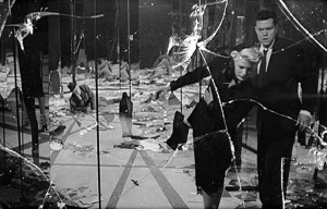 Orson Welles and Rita Hayworth in the shattered hall of mirrors climax of The Lady From Shanghai (1947)