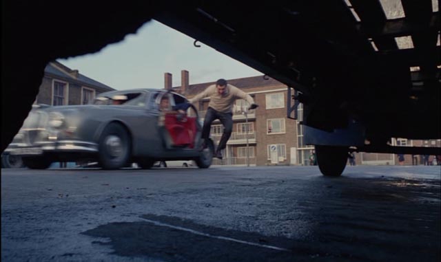 Dangerous stunts during the opening car chase of Peter Yates' Robbery (1967)