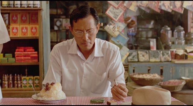 Si'r's father (Chang Kuo-chu) weighed down by circumstances in Edward Yang's A Brighter Summer Day (1991)