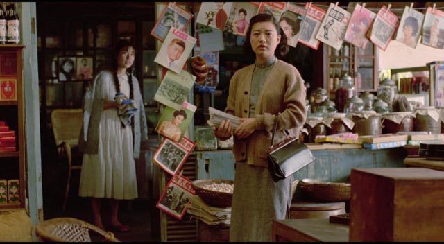 Si'r's mother (Elaine Jin) sees her life disintegrating in Edward Yang's A Brighter Summer Day (1991)