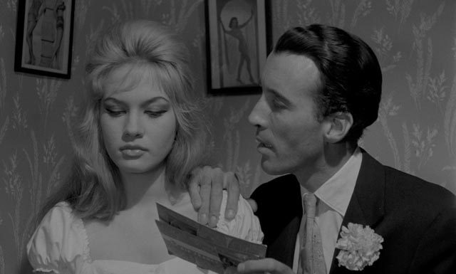 Sleazy club owner Kenny King (Christopher Lee) tempts the underage Jenny (Gillian Hills) in Edmond T. Greville's Beat Girl (1959)