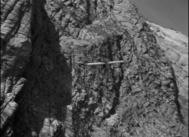 Kilgallen's plane circles the mesa looking for a landing spot in Howard Hawks' Only Angels Have Wings (1939)