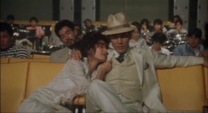 The man in white (Kôji Yakusho) provides a lesson in movie-going etiquette in Juzo Itami's Tampopo (a985)
