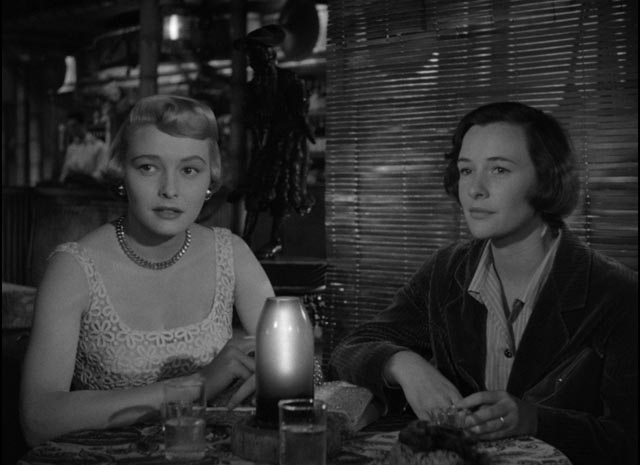 Femme fatale Leona (Patricia Neal) meets wife Lucy (Phyllis Thaxter) in Michael Curtiz's The Breaking Point (1950)