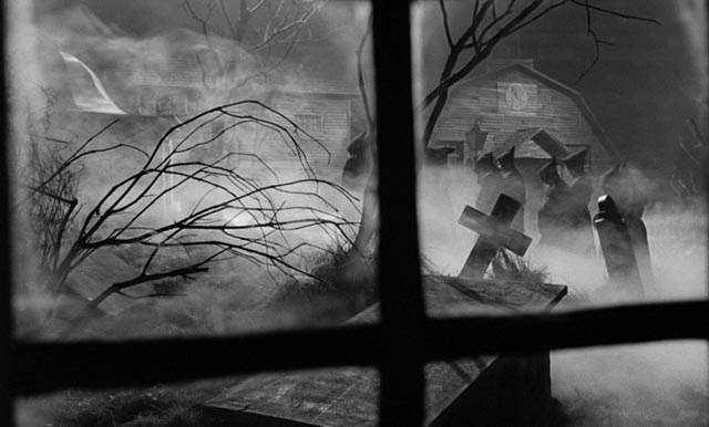 The fog-shrouded New England village of Whitewood in John Llewellyn Moxey's The City of the Dead (1960)