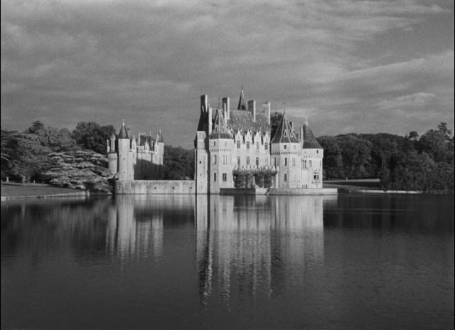 The Kerloquen family castle in Georges Franju's Pleain feux per l'assassin (1961)