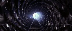 Inside the derelict ship in Paul W.S. Anderson's Event Horizon (1997)