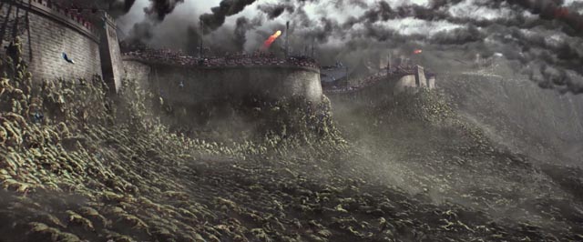 Inexplicable alien monsters attach Chines defences in Zhang Yimou's The Great Wall (2017)