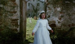 Estrella (Sonsoles Aranguren) fears that her atheist father won't come to her First Communion in Victor Erice's El Sur (1983)