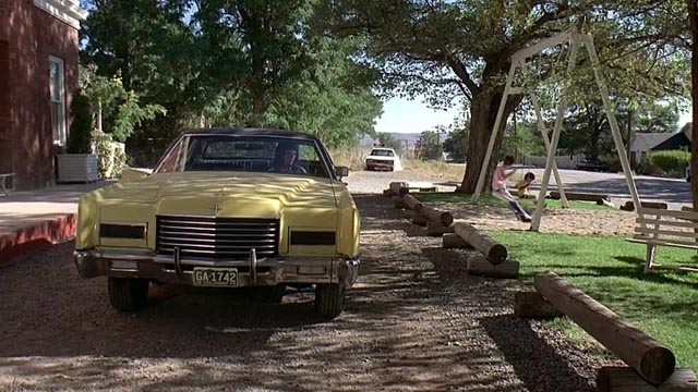 Police spot the getaway car in Don Siegel's Charley Varrick (1973)