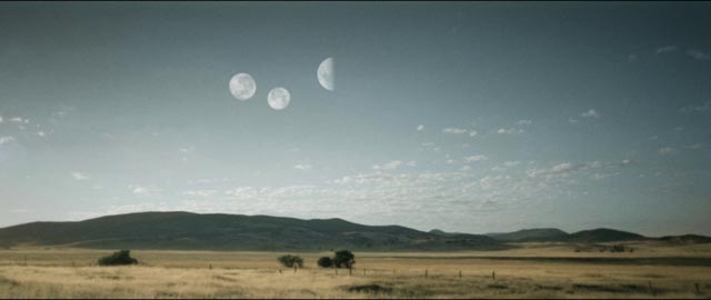 Cosmic forces converge to bring about the end of a cycle in Justin Benson and Aaron Moorhead's The Endless (2017)