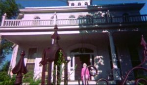 Amanda Post (Susan Bracken) returns to the childhood home where she witnessed traumatic violence in S.F. Brownrigg's Don't Open the Door (1974)