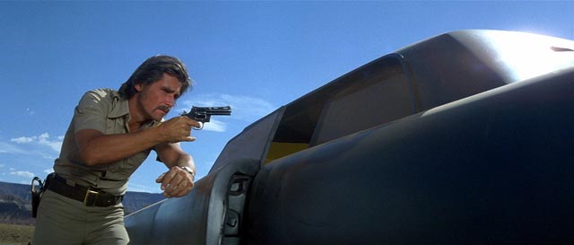 Sheriff Wade Parent (James Brolin) makes a risky traffic stop in Elliott Silverstein's The Car (1977)