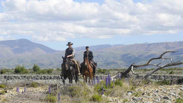A laconic gunman and a lovesick Scottish boy discover darkness in John Maclean's Slow West (2015)