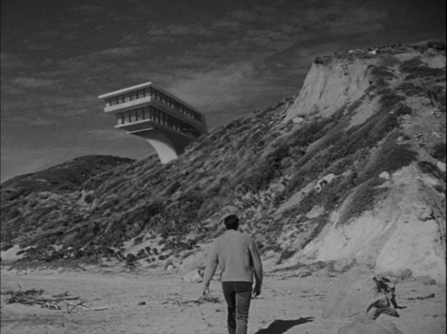 Rational investigator Nelson Orion (Martin Landau) and his modernist house in Joseph Stefano's The Haunted (1964)