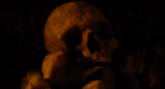 Skull from the catacombs in Paris, used as image for the music video The Duel performed by Töt Bête Lögn