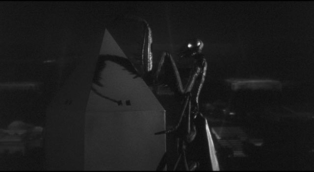 The mantis pays an obligatory visit to a national monument in Nathan Juran's The Deadly Mantis (1957)