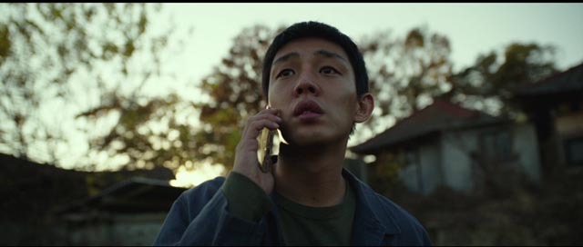 Life is confusing for Lee Jong-su (Yoo Ah-in) in Lee Chang-dong Burning (2018)