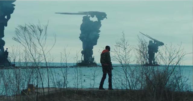 Capitalist aliens take over the planet in Rupert Wyatt's Captive State (2019)