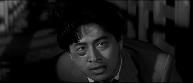 Reporter Hiroyuki Nagato risks his life for a story in Seijun Suzuki's Smashing the O-Line (1960)