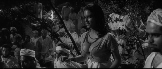The silent Karim (Marie Devereux) enjoys the spectacle of torture in Terence Fisher's The Stranglers of Bombay (1959)