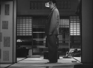 Mokichi (Shin Saburi) seems almost lost at home ... in Ozu Yasujiro's The Flavor of Green Tea Over Rice (1952)