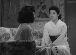 Taeko (Michio Kogure) urges her niece Setsuko (Keiko Tshushima) to submit to an arranged marriage in Ozu Yasujiro's The Flavor of Green Tea Over Rice (1952)