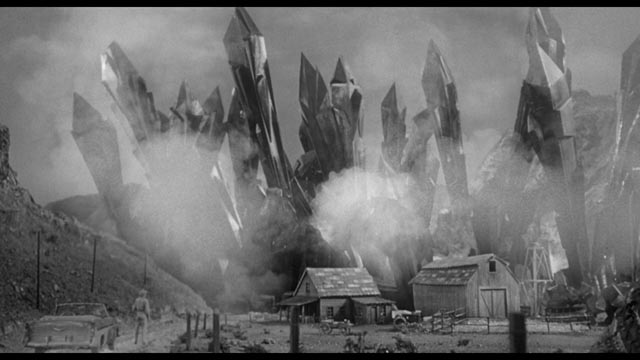 Alien crystals march down canyons towards the town in John Sherwood's The Monolith Monsters (1957)
