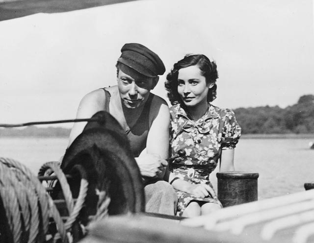 Hannelore Schroth as Anna and Carl Raddatz as Hendrik in Helmut Kautner's Unter den Brucken (1944)