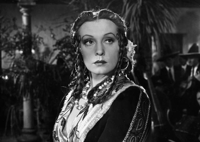 Zarah Leander torn between tropical decadence and her European homeland in Dietlef Sierck's La Habanera (1937)