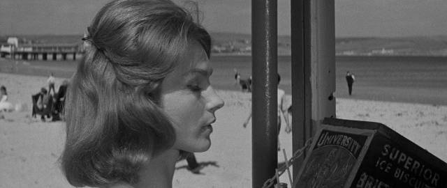 Joan (Shirley Anne Field) lures Simon (Macdonald Carey) into a trap in Joseph Losey's The Damned (1962)