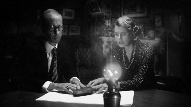 A pair of Price's investigator's use a planchette to contact the beyond in Ashley Thorpe's Borley Rectory (2017)