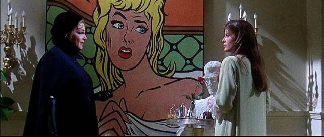 Con artist Lisa Schindler (Simone Signoret) draws Jennifer (Katherine Ross) in in Curtis Harrington's Games (1967)