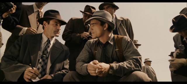 Aaron Eckhardt and Josh Hartnett at the murder scene in Brian De Palma's The Black Dahlia (2006)