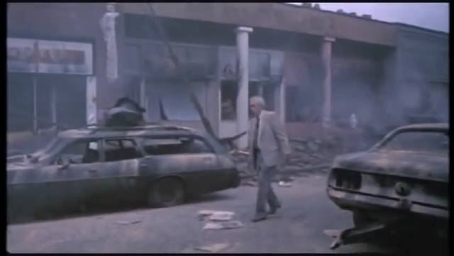 A doctor (Jason Robards) wanders through the ruins in Nicholas Meyer's The Day After (1983)