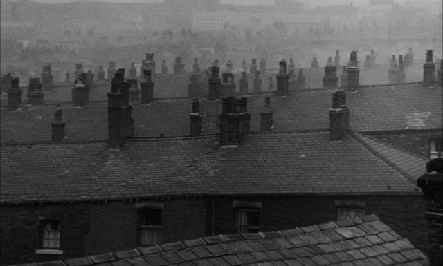 The bleak atmosphere of working class life in post-war Britain in Bryan Forbes' The Whisperers (1967)