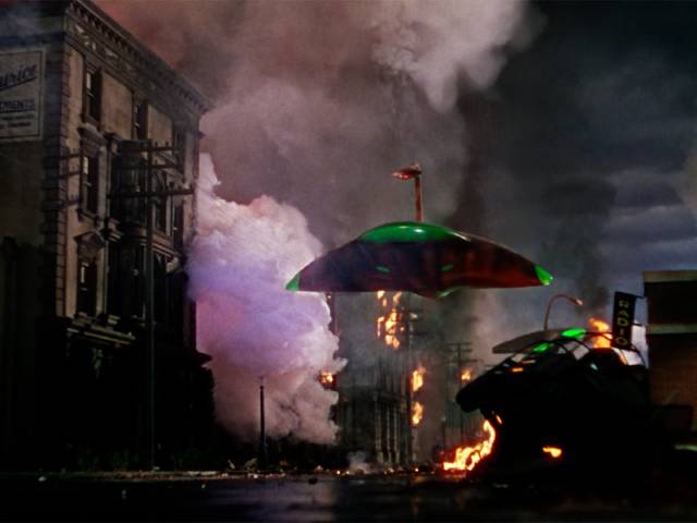 Everything seems hopeless as the Martians move through the city in Byron Haskin's The War of the Worlds (1953)