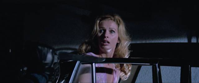 Cousin Jenny (Evelyn Stewart) is surprised by the killer in Umberto Lenzi's Knife of Ice (1972)