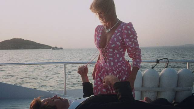 Bo (Robert Ginty) enjoys guilt-free ersatz incest with Olga (Belinda Mayne) in Jean-Marie Pallardy's White Fire (1984)