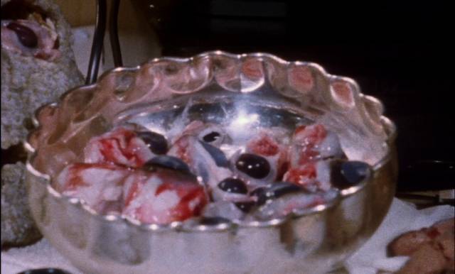 Unappetizing buffet in Lucio Fulci's Cat in the Brain (1990)