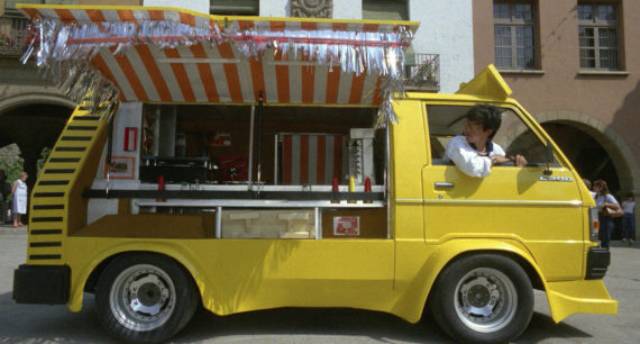 Jackie Chan and Yuen Biao run a food truck in Barceloa in Sammo Hung's Wheels on Meals (1984)
