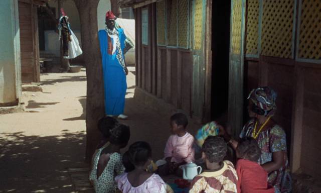 Neighbours hear of the money order and come looking for help in Ousmane Sembene's Mandabi (1968)