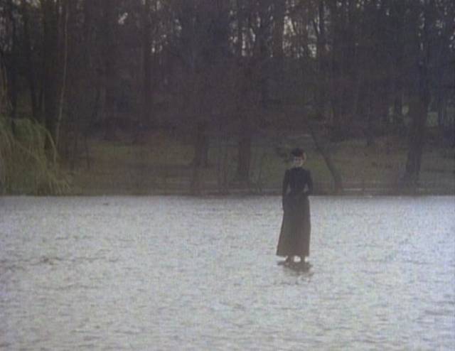 ... and follows Arthur Kidd (Adrian Rawlins) back home in Herbert Wise's The Woman in Black (1989)