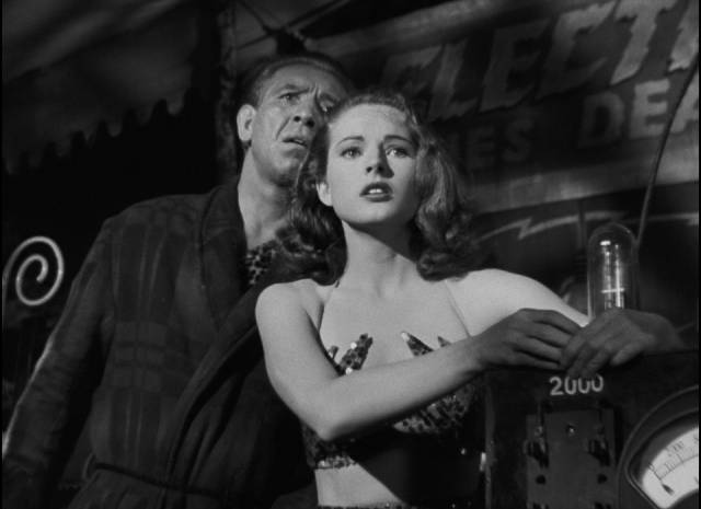 Molly (Coleen Gray) and her protector Bruno (Mike Mazurki) watch Stan (Tyrone Power) use his skilful banter on the local sheriff in Edmund Goulding's Nightmare Alley (1947)