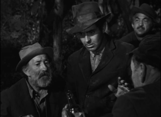 Stan (Tyrone Power) is reduced to impressing other drunks with his "psychic" powers in Edmund Goulding's Nightmare Alley (1947)