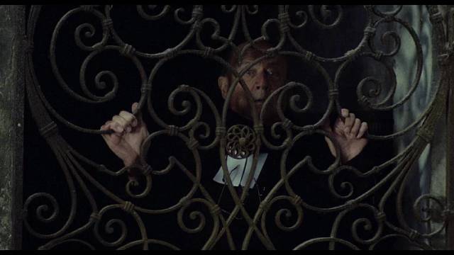 Weak-willed priest Don Alvise (Donald Pleasence) is no match for the vampire in Augusto Caminito’s Nosferatu in Venice (1988)